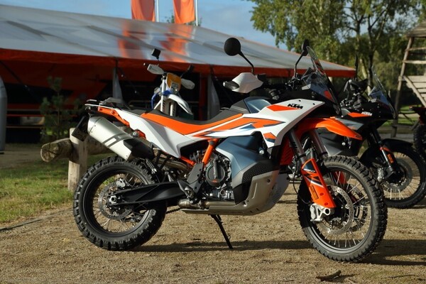 Motorrijders op avontuur: KTM Adventure Camps verkennen offroad Land van Cuijk