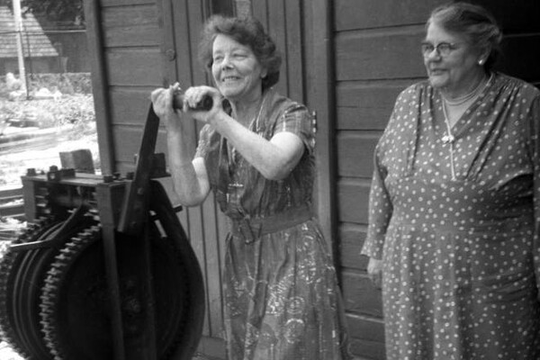 Tante Treintje verzorgde 40 jaar een veilige oversteek van de Heilige Lijn