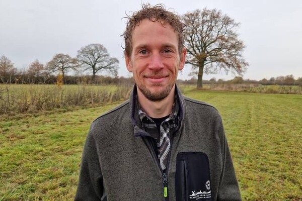 Ondanks dodelijke ziekte redt Lars stuk bijzondere natuur: 'Heel speciaal'