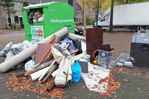 Overleg tussen wijkraad en gemeente over toenemend afvalprobleem in De Valuwe