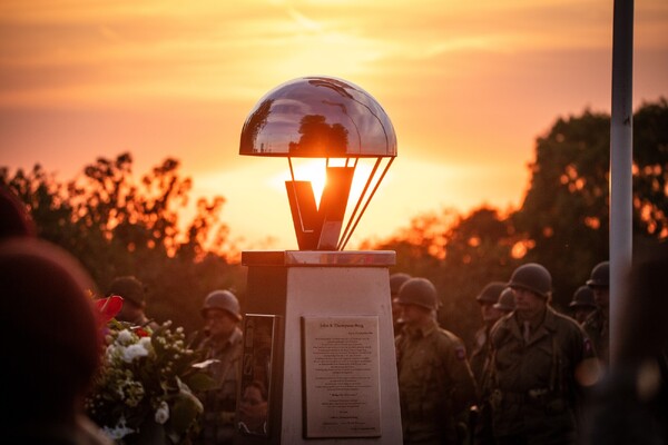 Grave herdenkt bevrijding bij John S. Thompsonbrug