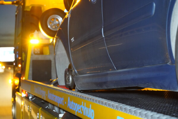 Auto verliest wiel en raakt andere weggebruiker op A77 bij Beugen