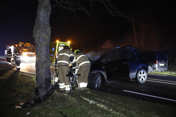 Auto total loss na eenzijdig ongeval op N264  Oeffelt