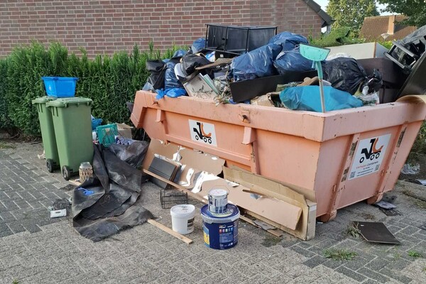 Bouwbak blijft maandenlang staan in Sint Anthonis