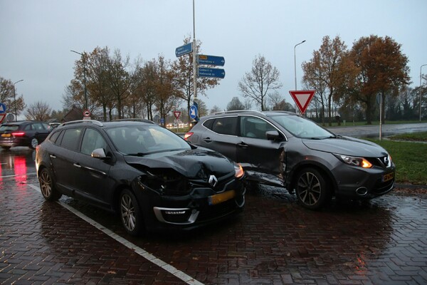 Alweer ongeval op N272: drie voertuigen botsen bij Oploo