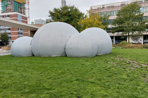 Uniek opblaasbaar museum komt naar Grave met multi-zintuiglijke kunst