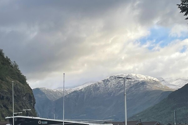 Vanuit Oeffelt door Europa: Sneeuw op de toppen