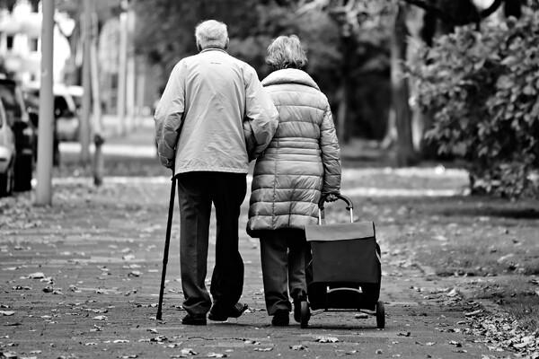 Oproep voor behoud fysieke klantenkaart om uitsluiting ouderen te voorkomen