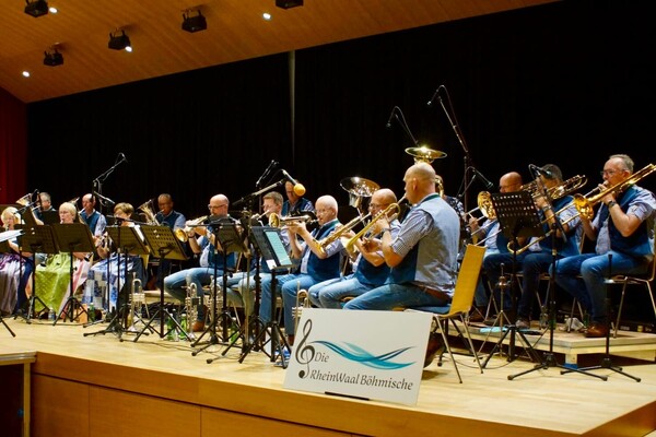 Rob’s Blasmusik im Herbst brengt blaasmuziek naar Wanroij