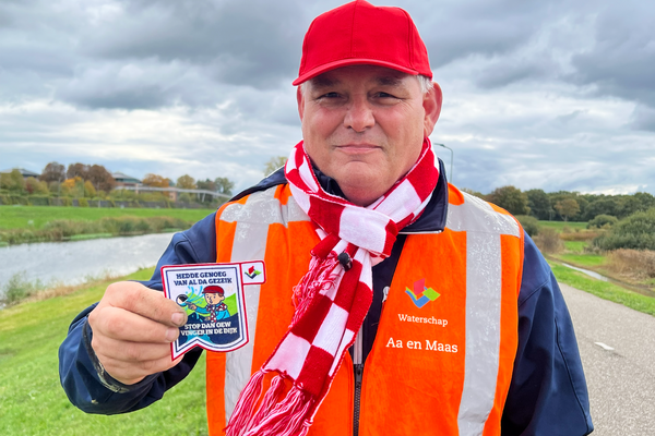 Hansje Brinker centraal in nieuw carnavalsembleem van waterschap