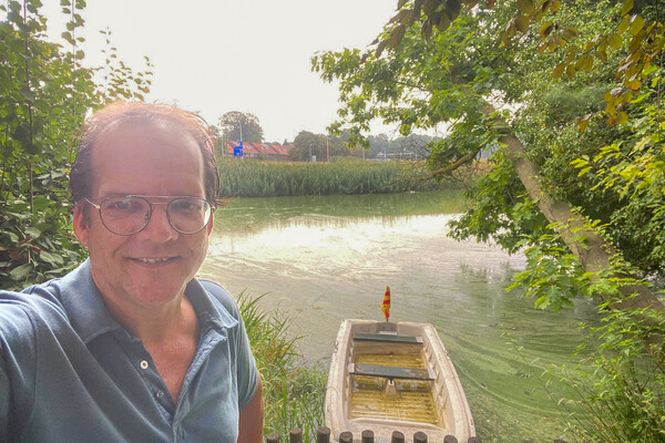 Gemeente reageert traag op meldingen blauwalg in gracht Grave