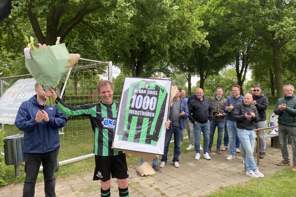 Henk van Driel viert 1000ste wedstrijd bij Hapse Boys