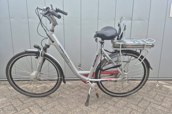Verdachten aangehouden met vijf fietsen bij station Vierlingsbeek