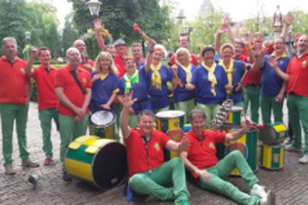 Zang, dans en rock op pontonpodium tijdens Muziek op de Maas in Vierlingsbeek
