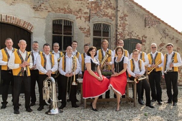 Blaaskapel Freunde Echo geeft gratis koffieconcert in Oploo