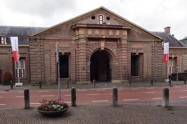 Zomerwandelingen met stadsgids door historisch Grave