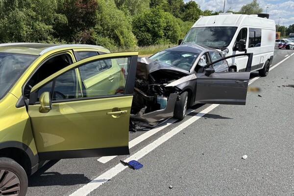 Verkeer rijdt langs ongeval op A73, weg mogelijk rond 17.00 uur weer vrij