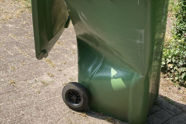 Hitte zorgt voor vervormde groenbak bij Land van Cuijks gezin??