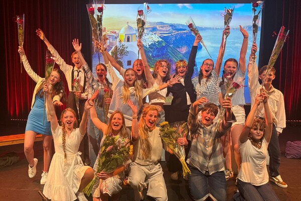 Talentklas Metameer Jenaplan voert Icarus op in uitverkochte Weijer