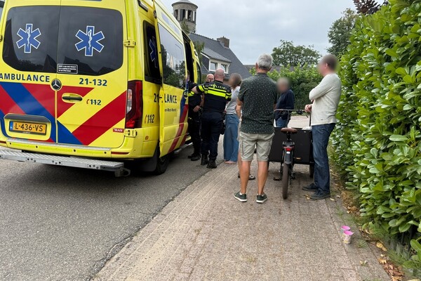 Drie gewonden bij aanrijding tussen auto en bakfiets in Oeffelt