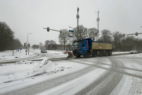 Sneeuwval zorgt voor verkeershinder in Land van Cuijk