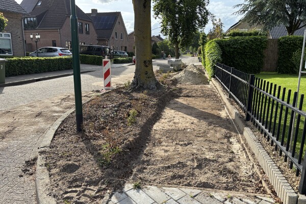 Trottoir Nachtegaalstraat in Mill wordt hersteld zonder kap van bomen
