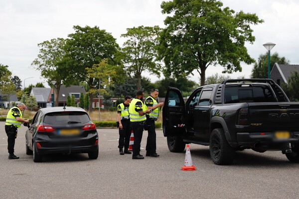 Politie houdt verkeerscontrole in Cuijk en Beers