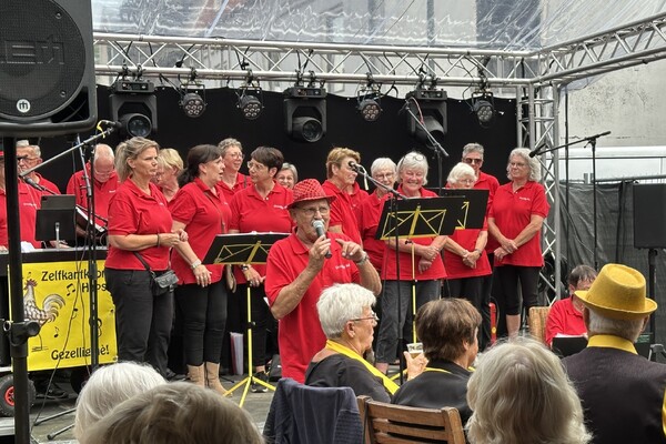Vierdaagsefeesten Cuijk gestart met drukbezocht dance-evenement en smartlappenfestival cuijk