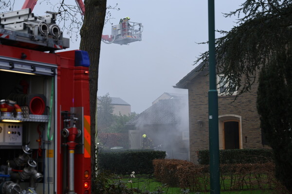 Grote brand in bijgebouw van woning  aan de Vorstendom in Cuijk