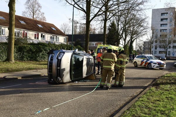 Automobilist botst op wegversmalling  Boxmeer