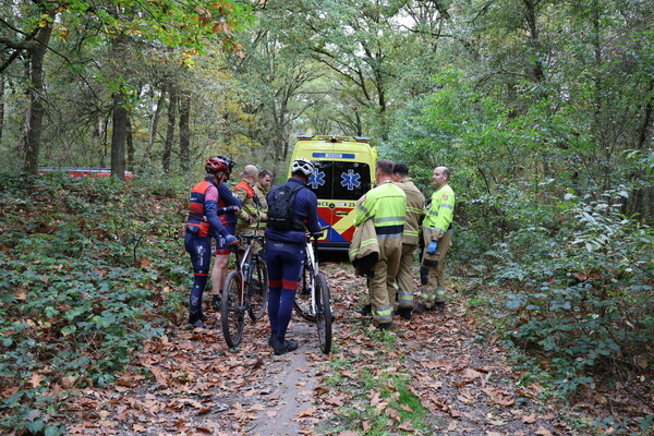 Mountainbiker bewusteloos gevonden in bos bij Overloon