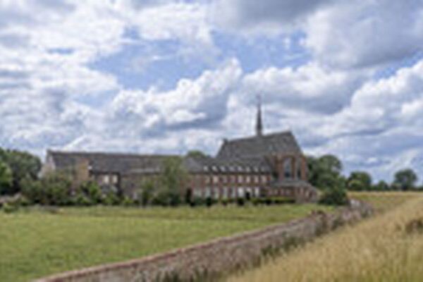 Gezongen vesper bij Allerzielen in kloosterkerk Sint Agatha