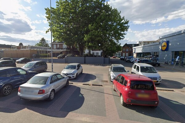 Parkeerplaats Lidl Boxmeer na verkeersproblemen alleen nog via Spoorstraat bereikbaar