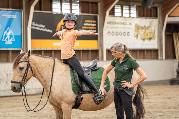 Escharense presenteert landelijke beweging voor welzijn van paarden