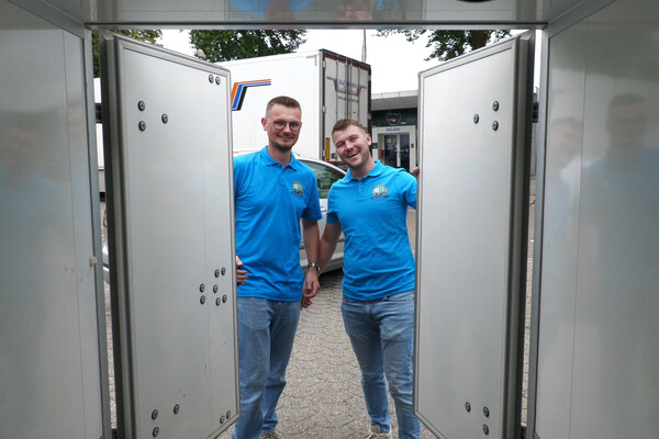 Vrienden uit Beers openen strijd tegen lauw bier op feestjes met eigen koelaanhanger