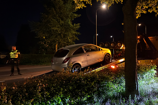 Bestuurder slaapt dronken in auto langs N264 bij Oeffelt