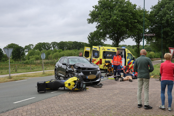 Motorrijder ernstig gewond op Beerseweg Mill