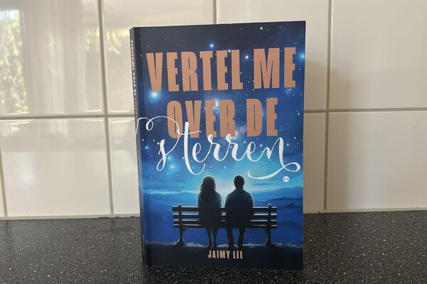 Jaimy Lee verrast met ontroerende debuutroman 'Vertel me over de sterren'