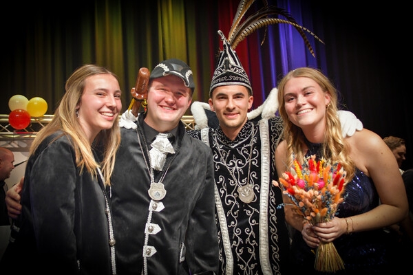 Receptie voor nieuw prinsenpaar en jongkers in Mill