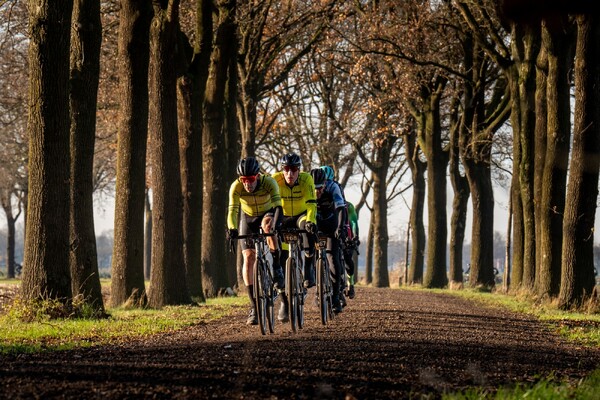 Honderden gravelbikers koersen op Landgoed Princepeel