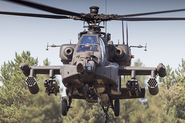 Testvluchten met militaire helikopters boven Land van Cuijk