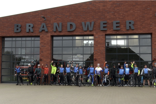 Brandweermensen fietsen naar Maastricht: ‘Voor het goede doel verleg je grenzen’