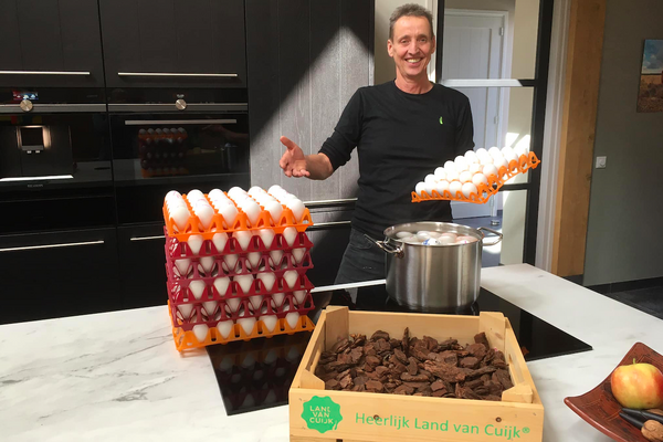 Nieuw 'Broodje Land van Cuijk' gepresenteerd met ingrediënten uit eigen streek