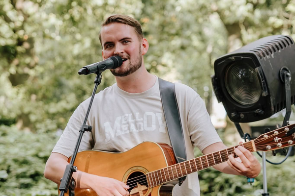 Lokale artiesten treden op tijdens achttiende editie van de Talententuin