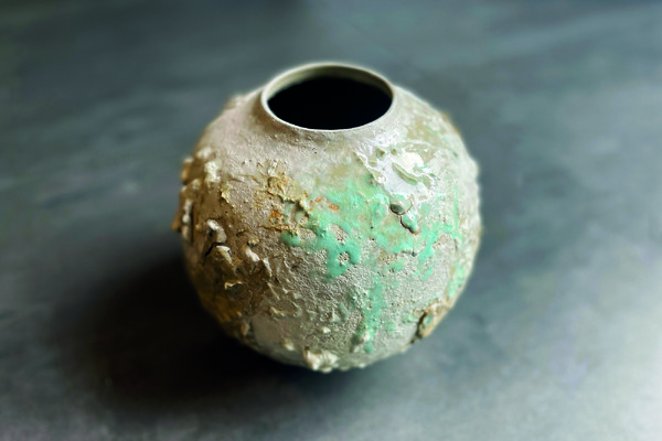 Tentoonstelling Anne Sey in Stadsmuseum Grave toont Japanse keramische traditie