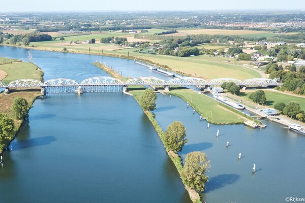 Plan voor nieuwe nevengeul bij stuw Grave ter inzage