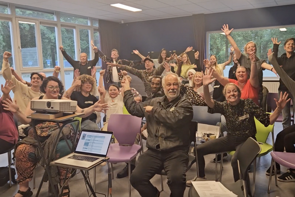 Theatervoorstelling Feestroute brengt echte verhalen tot leven in Boxmeer Noord