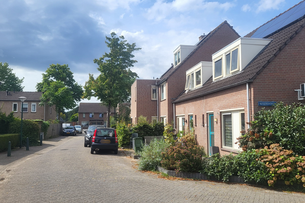 Zorgen over Graafse wijk; gemeente wil overleg, Mooiland grijpt in bij overlast