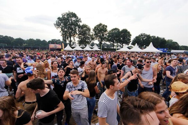 Regionale festivals voorbereid op hitte en mogelijk noodweer: "Voldoende plek om te schuilen"