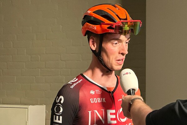 Thymen Arensman triomfeert in Boxmeer na imposante Tour: ‘Ik kan het nauwelijks geloven’